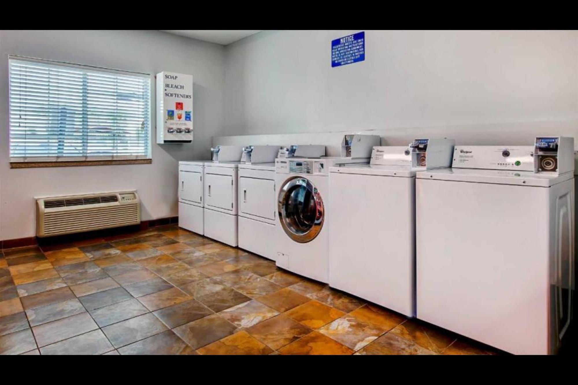 Oyo Townhouse Sulphur,La Extended Stay ภายนอก รูปภาพ