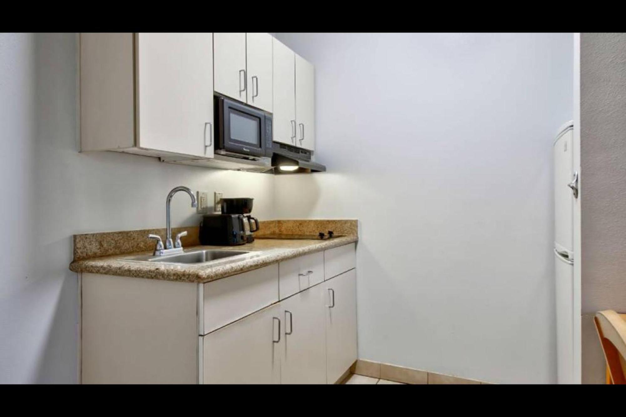 Oyo Townhouse Sulphur,La Extended Stay ภายนอก รูปภาพ