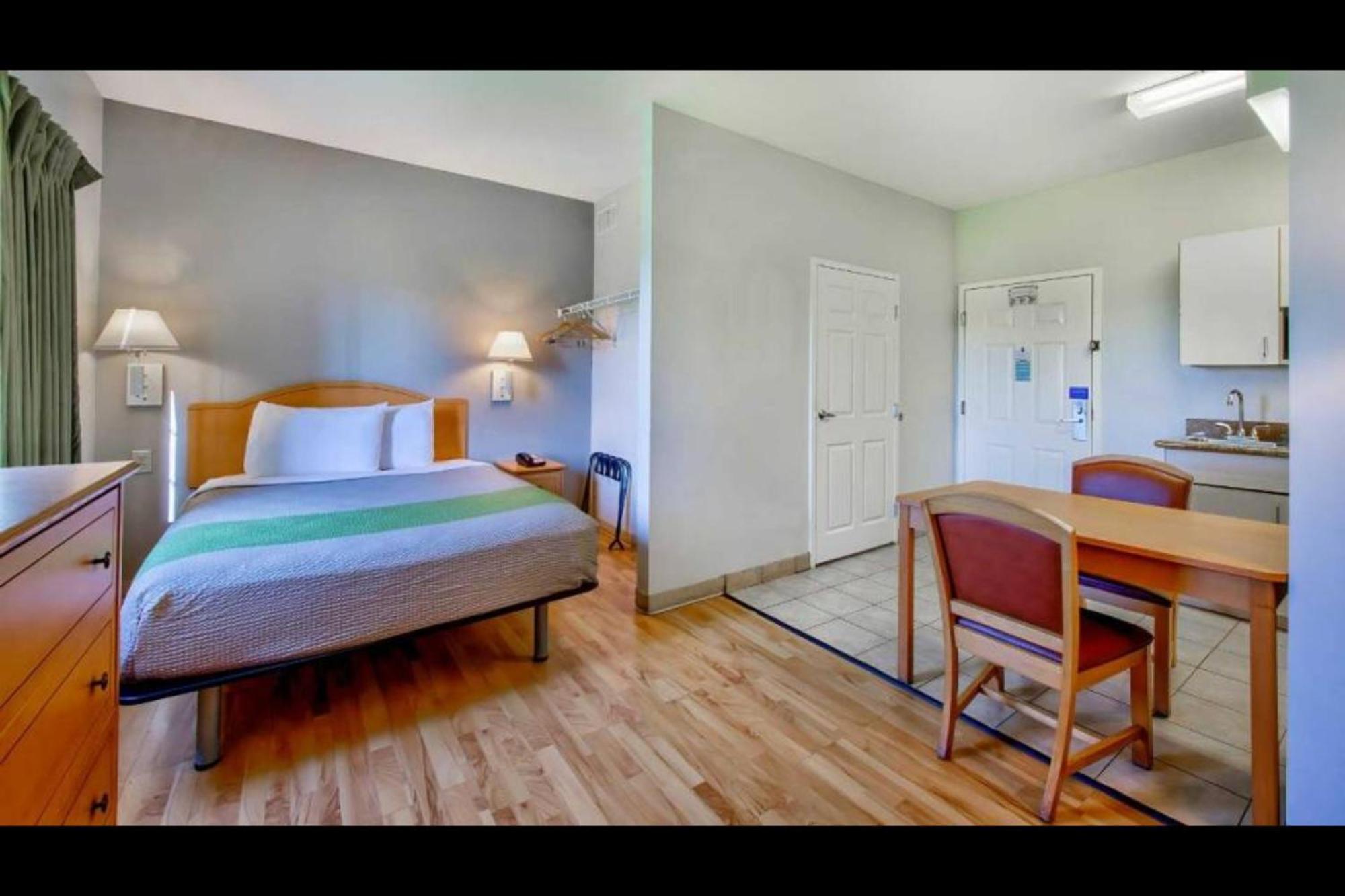 Oyo Townhouse Sulphur,La Extended Stay ภายนอก รูปภาพ